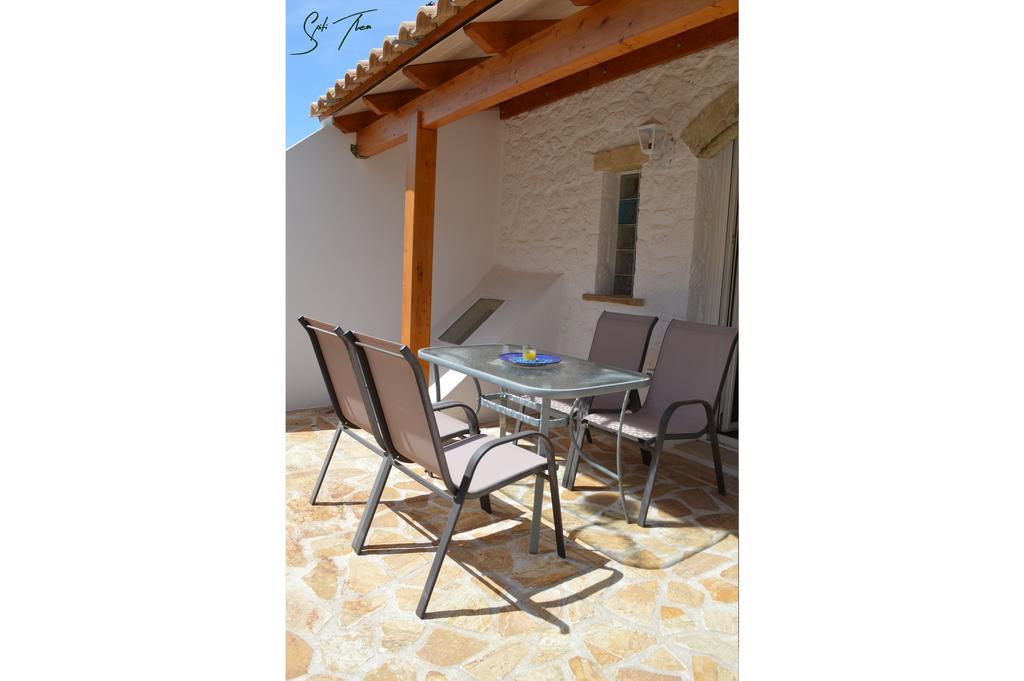 Spiti Thea Apartamento Makrades Exterior foto